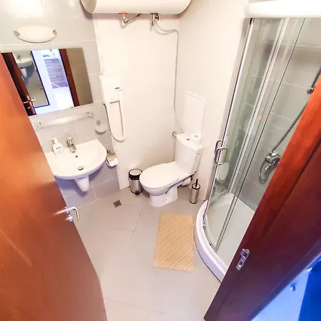 Belvedere Pool View Apartment 5 Min Walk To Gondola *